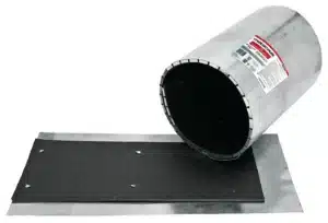 Metacaulk intumesan yangın durdurucu manşon; galvaniz gövde ve iç yüzeyindeki intumesan tabaka ile birlikte şerit levhalar